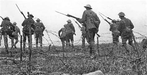 The Battle of the Somme! A Triumphant Tale of Courage and Camaraderie Against a World War I Backdrop